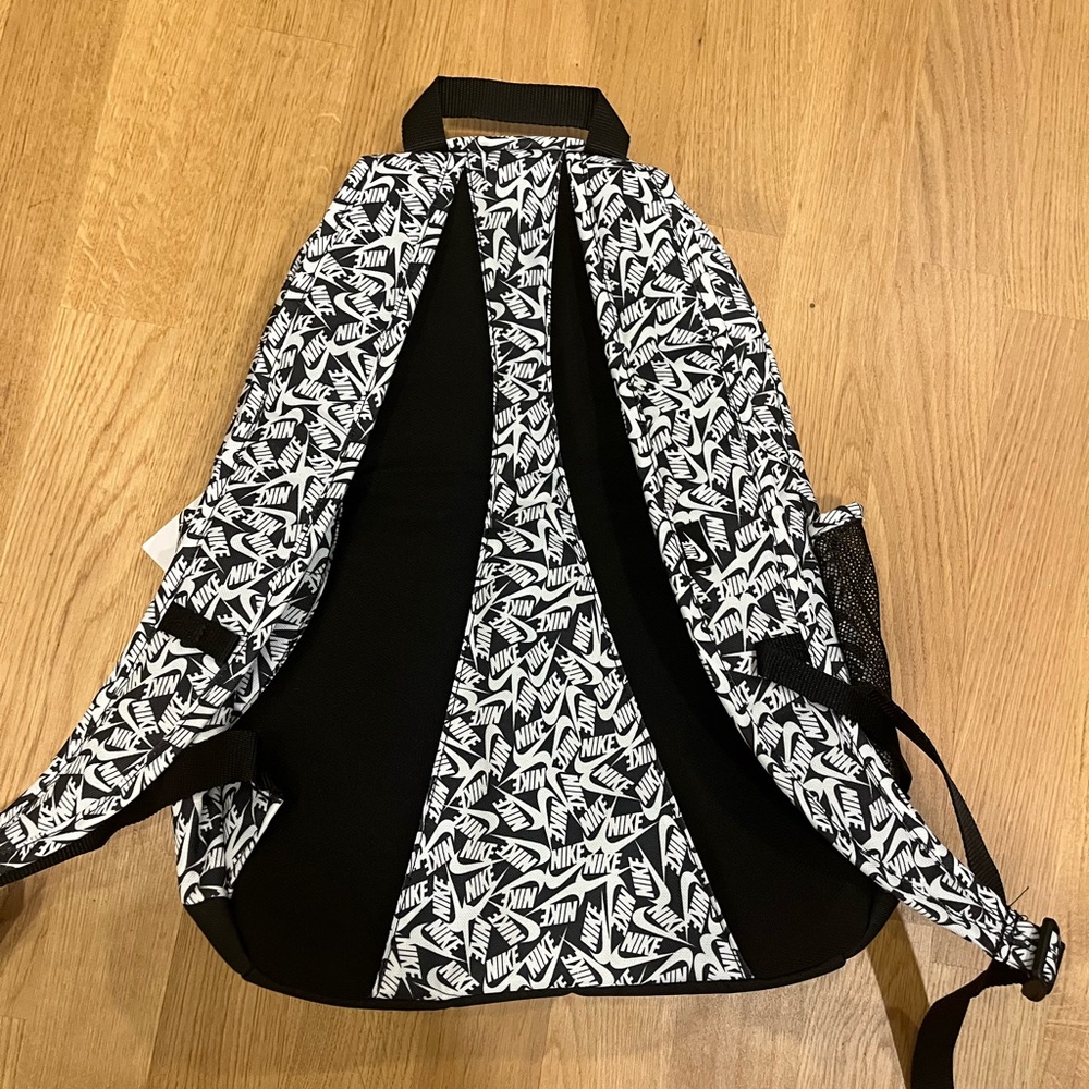 Nike Black & White Patterned Hayward Backpack - Picture 9 of 11